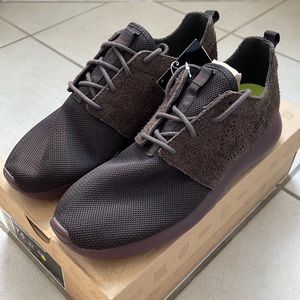 NWT Nike Roshe Run Premium Asia Release Men’s US7.5 525234-227